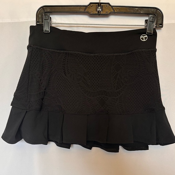 Trina Turk Dresses & Skirts - Trina Turk Recreation Black Laser Cut Pleated Athletic Skort Skirt Size Medium